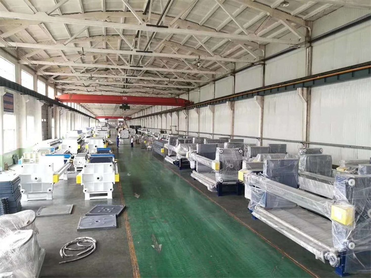 壓濾機(jī)車間展示 (5)